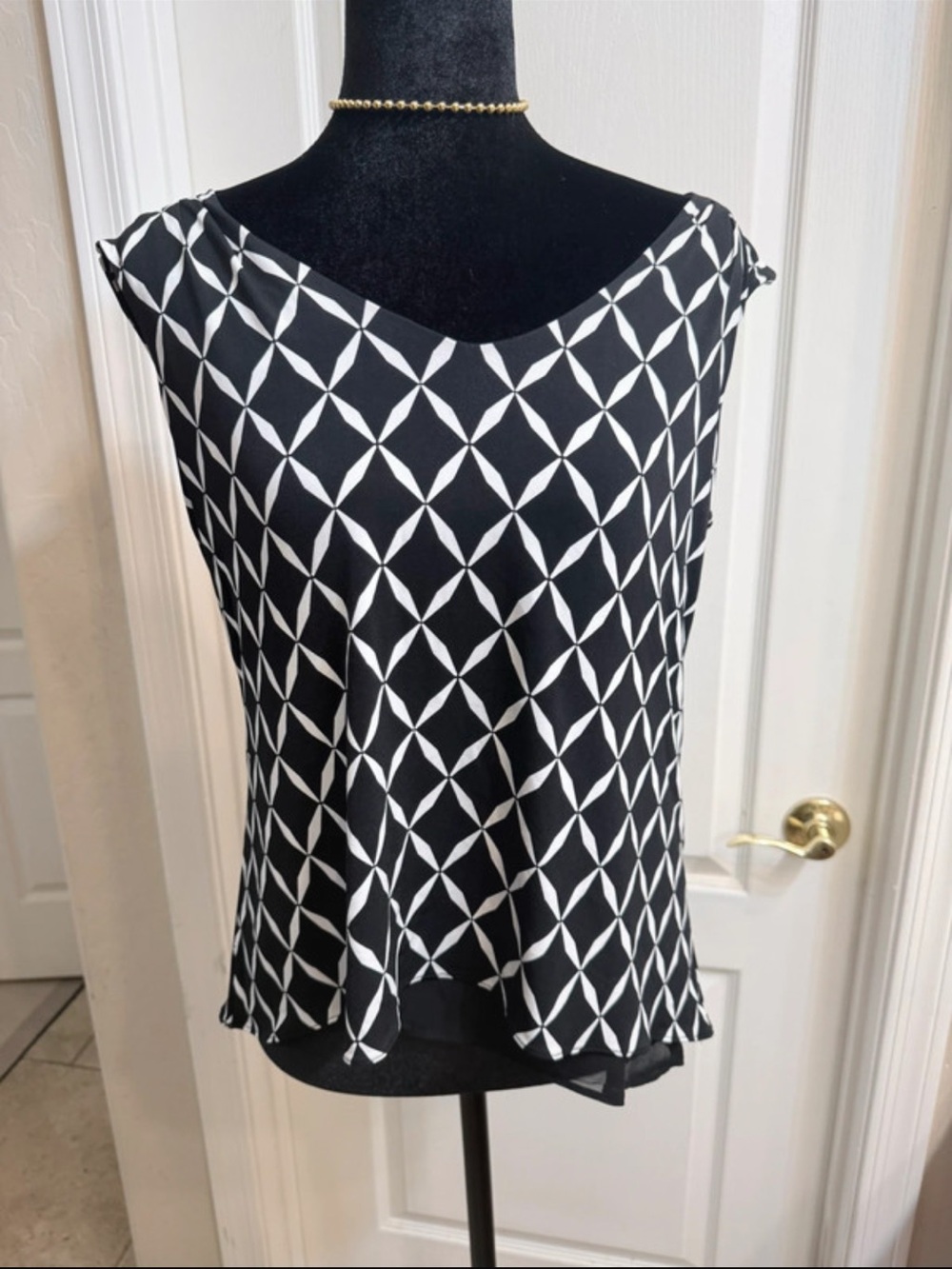 White House Black & White Geometric Print Open Back Sleeveless Top Size S